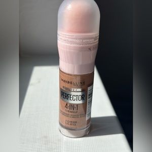 Maybelline New York Perfector 4-IN-1 Glow Makeup.